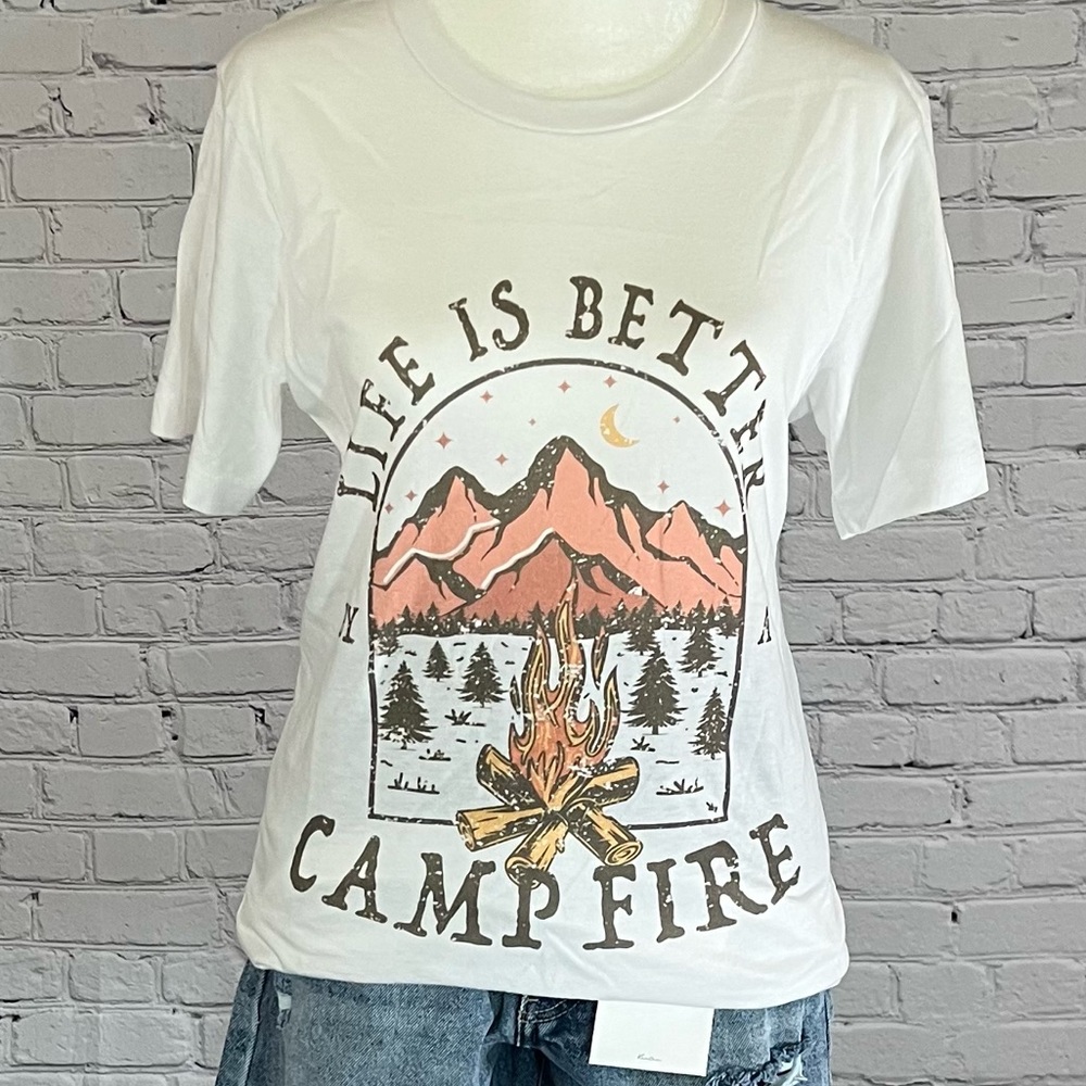 NWT: graphic tee